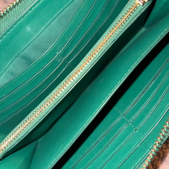 Coach Green Leather Wallet with Multicolor Pride Strap St Paddy’s Day - Picture 7 of 7